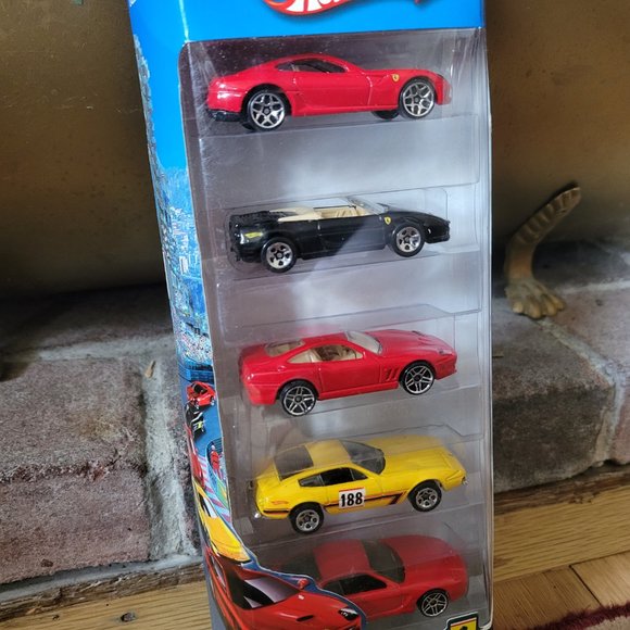 Hot Wheels Ferrari 5 - New - Sealed in Box - Picture 2 of 6